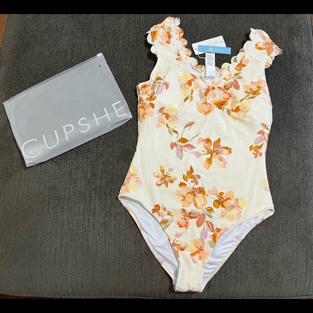 CUPSHE swimwear